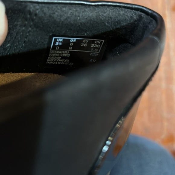 🌻3/$15🌻 Clark’s shoes - Picture 8 of 10